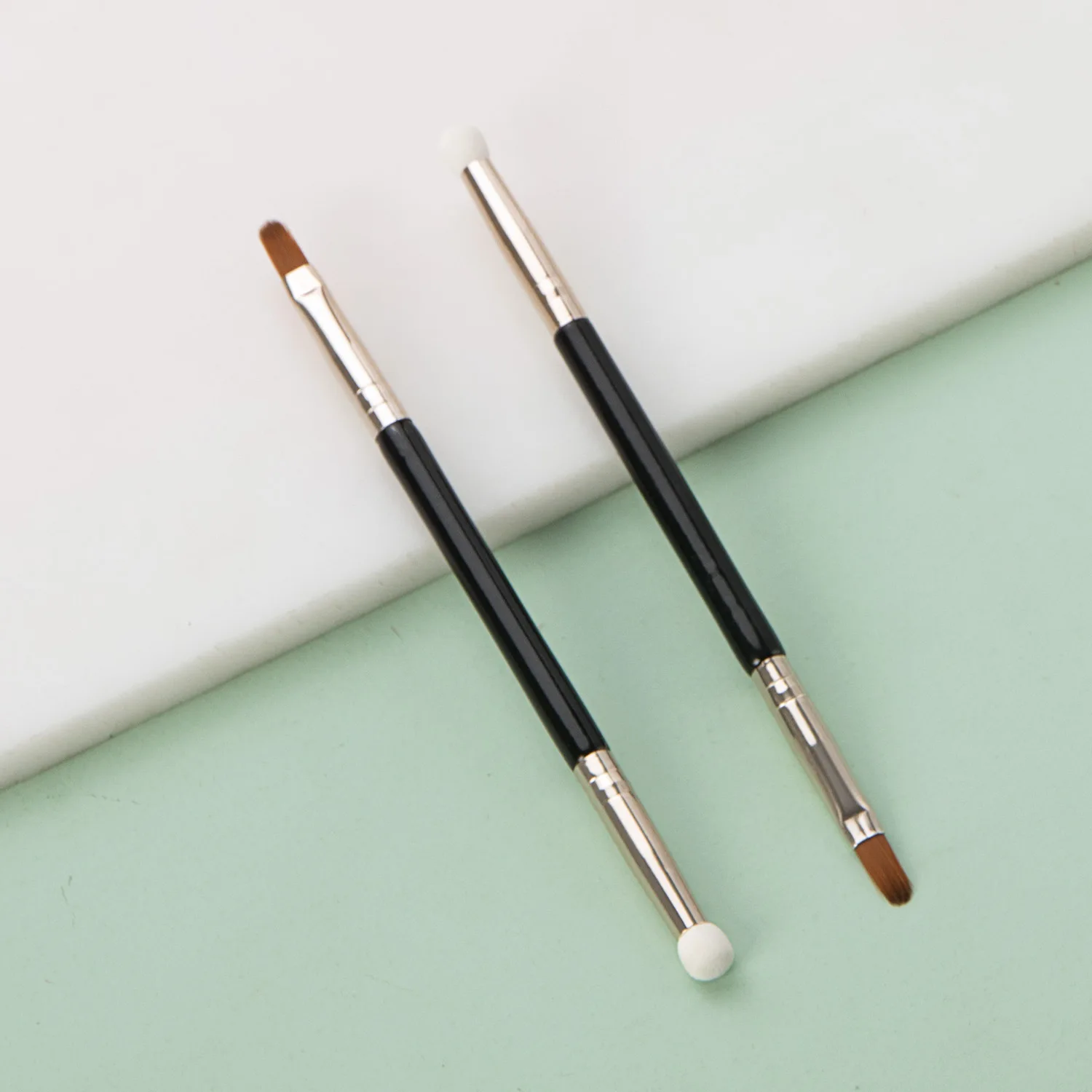 

Double-Head Concealer Brush Sponge Eye Shadow Makeup Brushes Eye Concealer Brush Spotted Dark Circle Detail Brush Beauty Tools