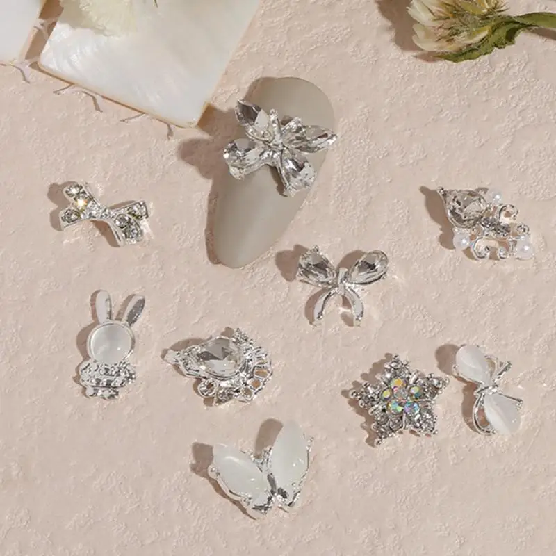 

Набор инструментов для маникюра серебристый, прозрачный и крепкий