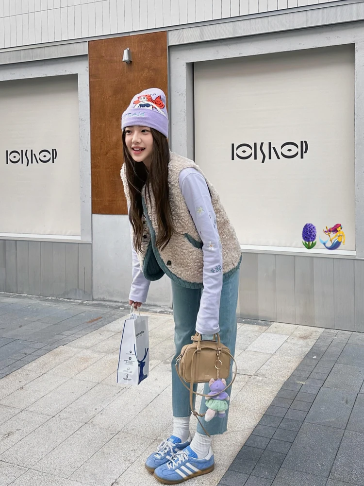 Лоскутный джинсовый жилет из овечьей шерсти для женщин осень 2024 ретро-дизайн