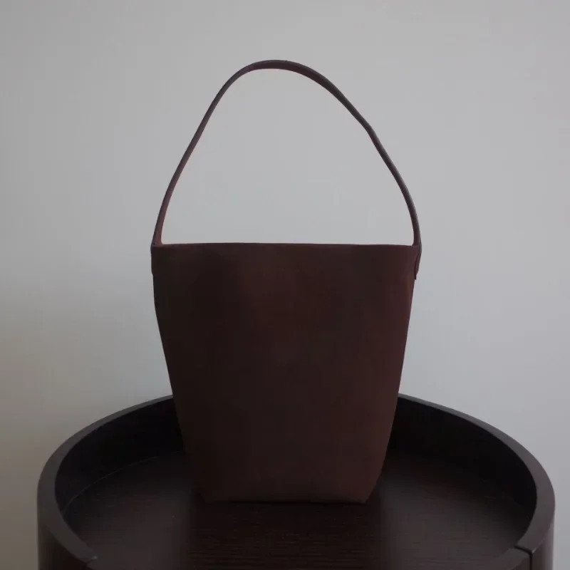 

TheR0w новая Минималистичная сумка-мешок, кожаная вместительная Замшевая сумка, сумка через плечо для поездок, повседневная женская сумка из воловьей кожи