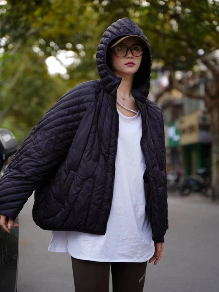 Женская куртка-пуховик с капюшоном на осень/зиму