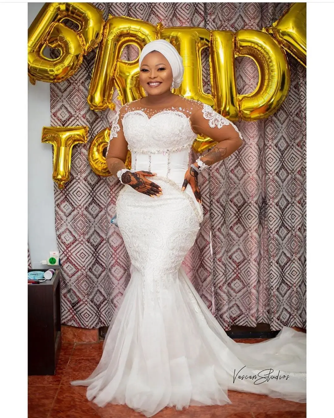 

Fashion Plus Size Arabic Aso Ebi Lace Beaded Crystals Mermaid Wedding Dresses Scoop Neck Long Sleeves Bridal Gowns