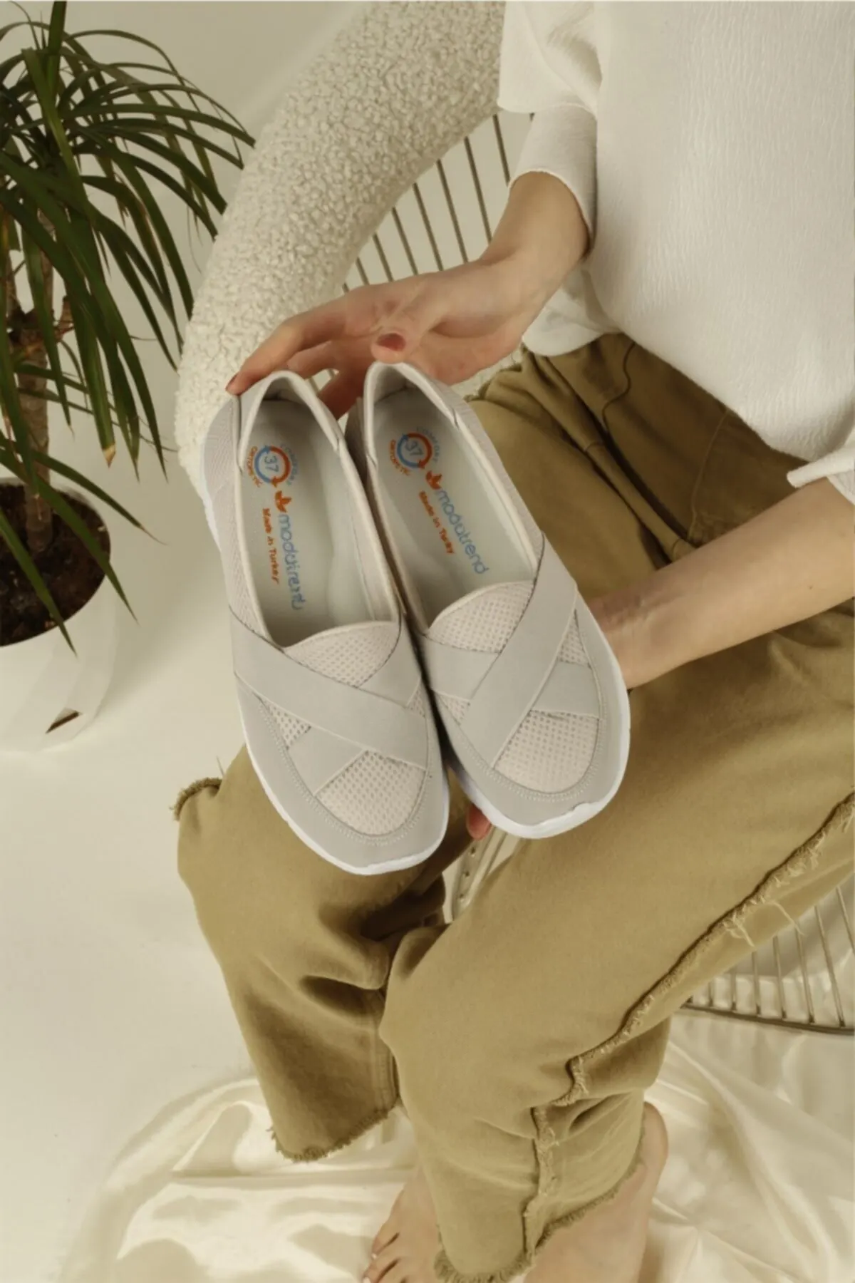 

Женские туфли на плоской подошве, эластичный спортивный анорак с перекрестными вставками, модная женская повседневная обувь на плоской под...