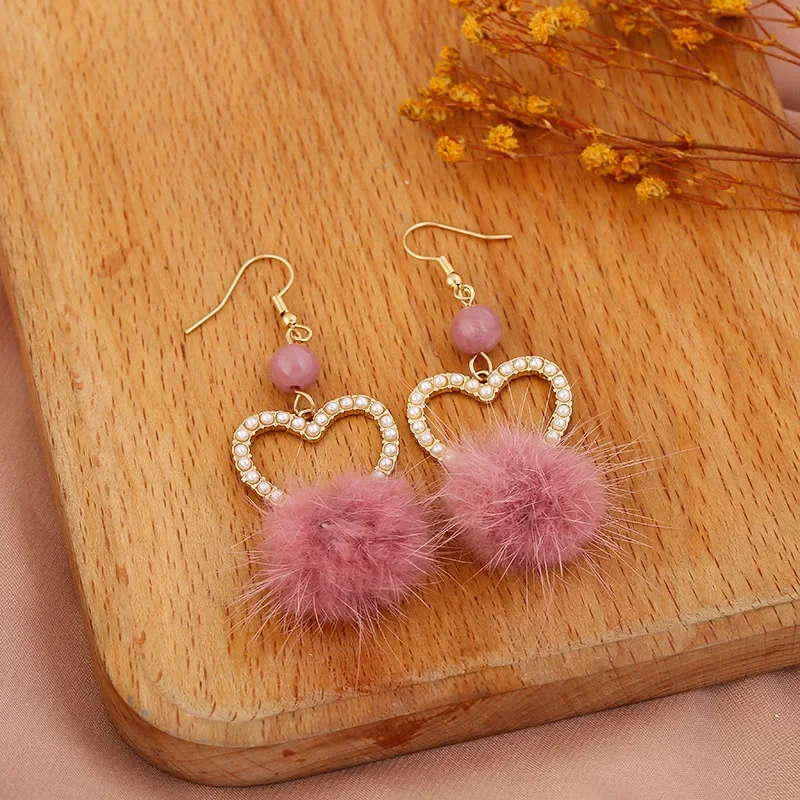 Уникальные серьги с розовыми шариками универсальные нишевые в корейском стиле