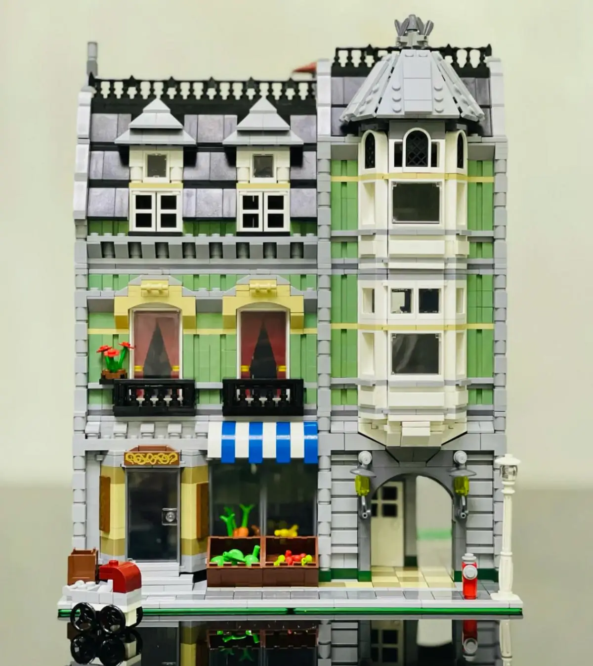 10185 г. городской уличный вид строительные блоки зеленого цвета продуктовый