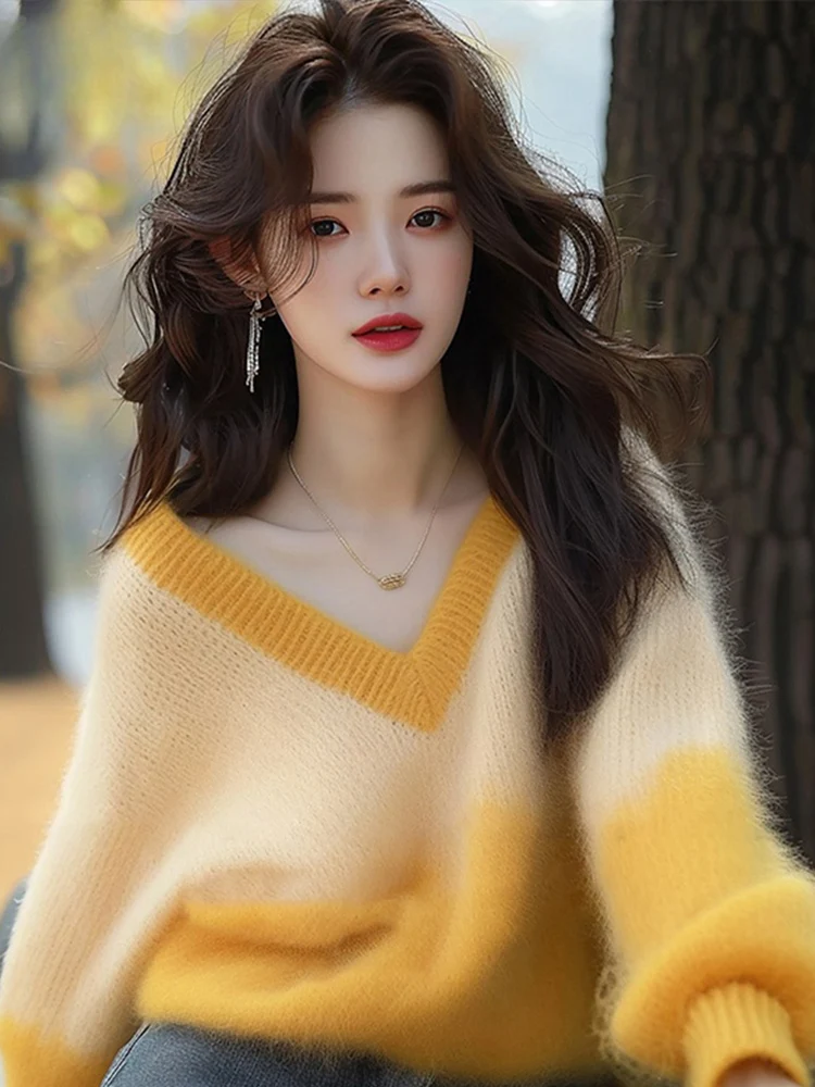 Желтый мягкий клейкий вязаный свитер с v-образным вырезом и градиентом женский