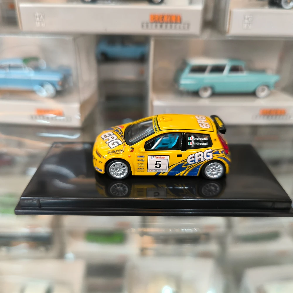 Фото Классическая модель автомобиля в масштабе 1:87, ручная работа Punto Rally 2003, суперкар из сплава, литые под давлением автомобили, игрушки для коллекции, украшения, подарки №1