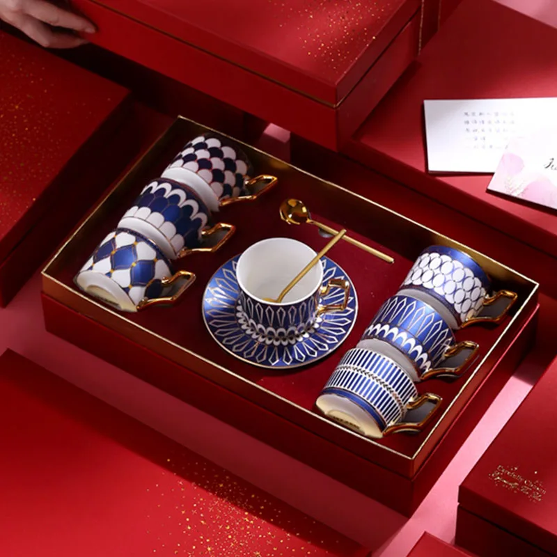 

Европейский керамический набор кофейных чашек с золотым ободком, Роскошный Королевский Набор чашек для послеобеденного чая, Свадебная подарочная коробка, керамические чашки для эспрессо