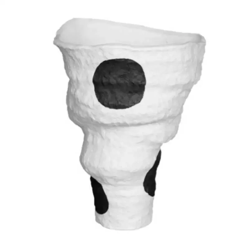 Ваза в черный и белый цветах