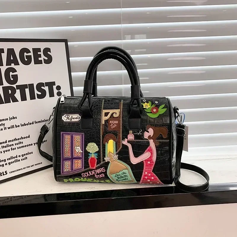 Женская сумка-мессенджер на плечо из экокожи