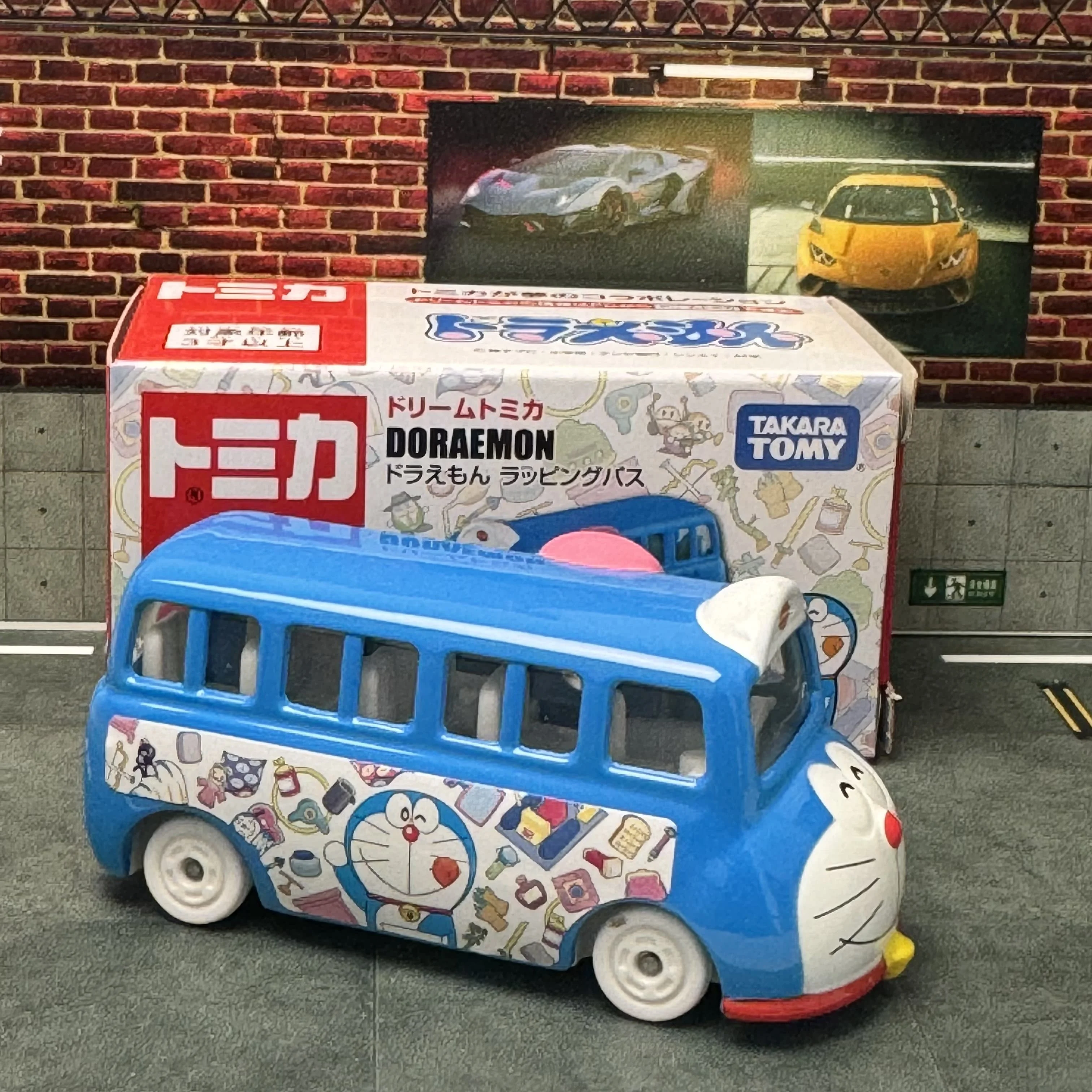 Фото TOMY TOMICA Dream Alloy Car No 153 Doraemon Модель автобуса Миниатюрный автомобиль Игрушечный маленький автомобиль Коллекционный винтажный дорожный автомобиль Подарки №2