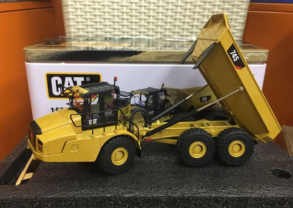 

Металлическая Модель CATERPILLAR CAT 1/50, шарнирный грузовик, модель бренд DIECAST MASTERS 745, новинка в коробке, масштаб 85528