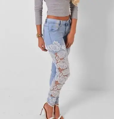 

Джинсы-карандаш с завышенной талией и цветочным принтом