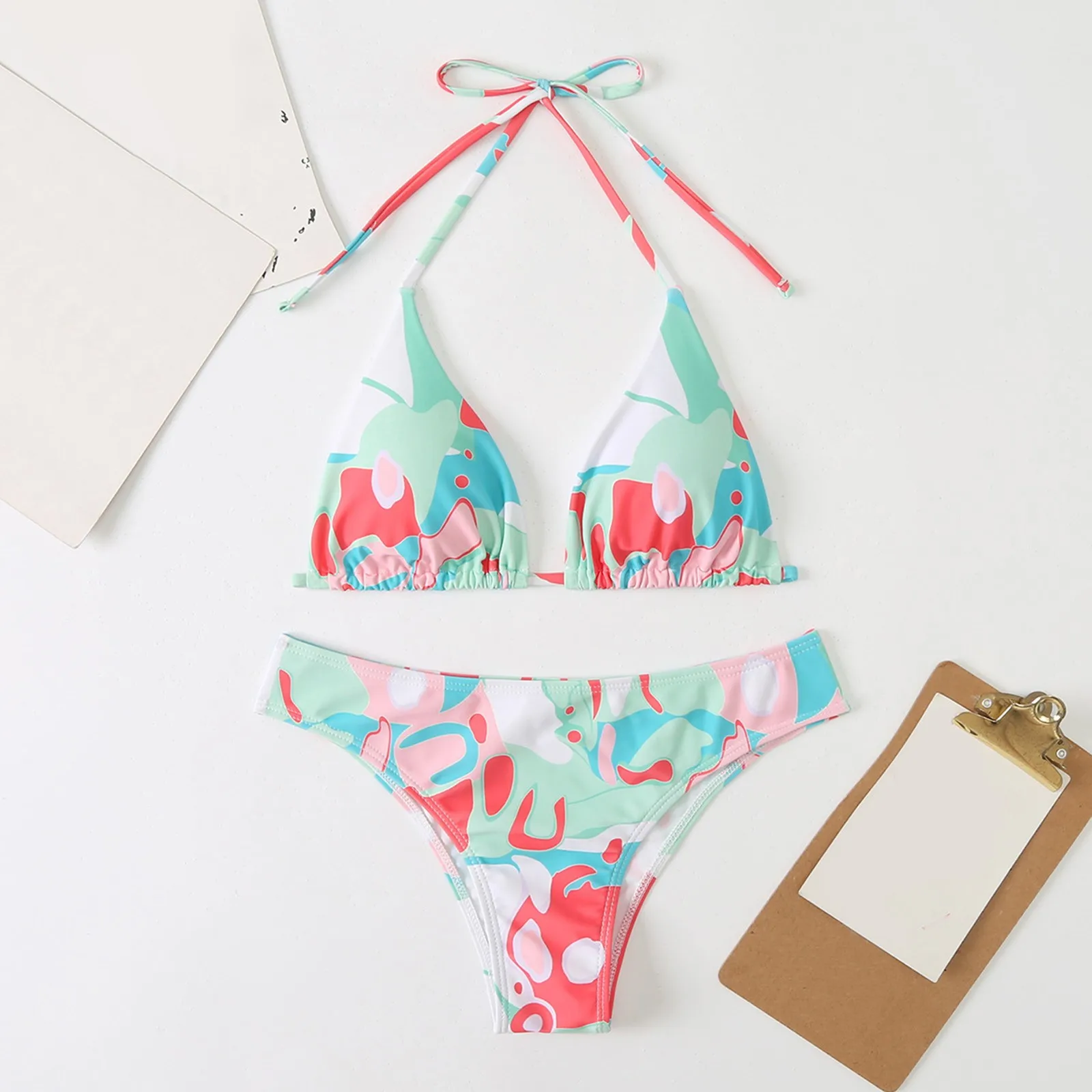 

Женский купальник-бикини с завышенной талией и открытой спиной