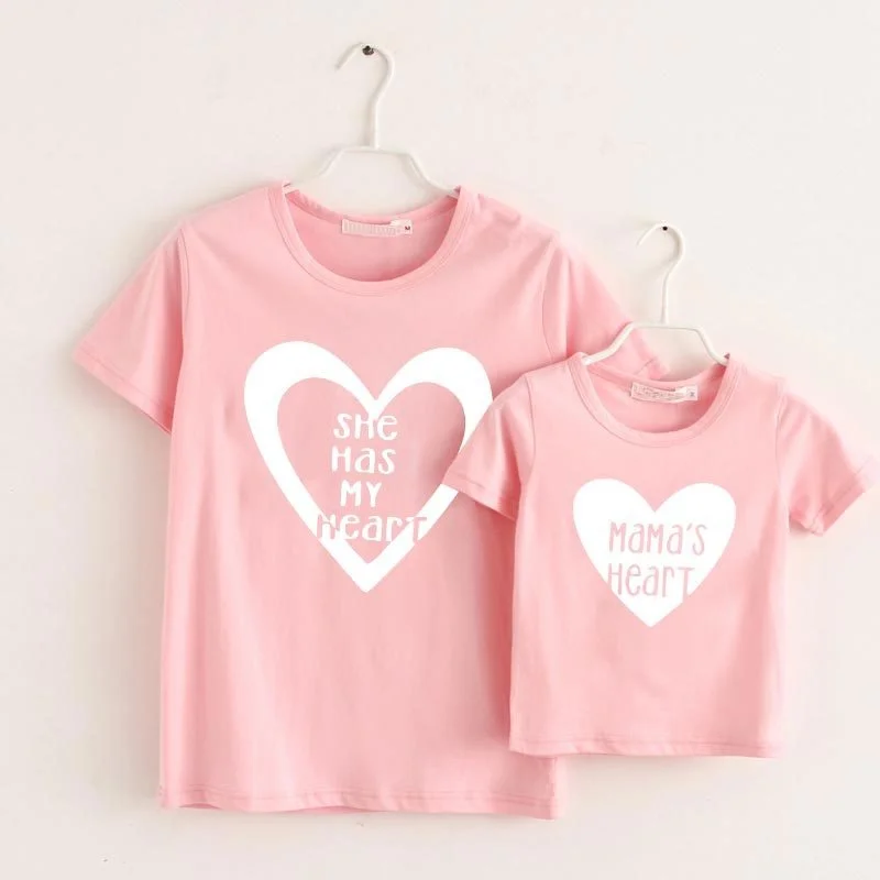 

Рубашка для Дня Святого Валентина, цветная женская футболка с коротким рукавом, с героями мультфильмов, для мамы и девочки, трендовая футбол...