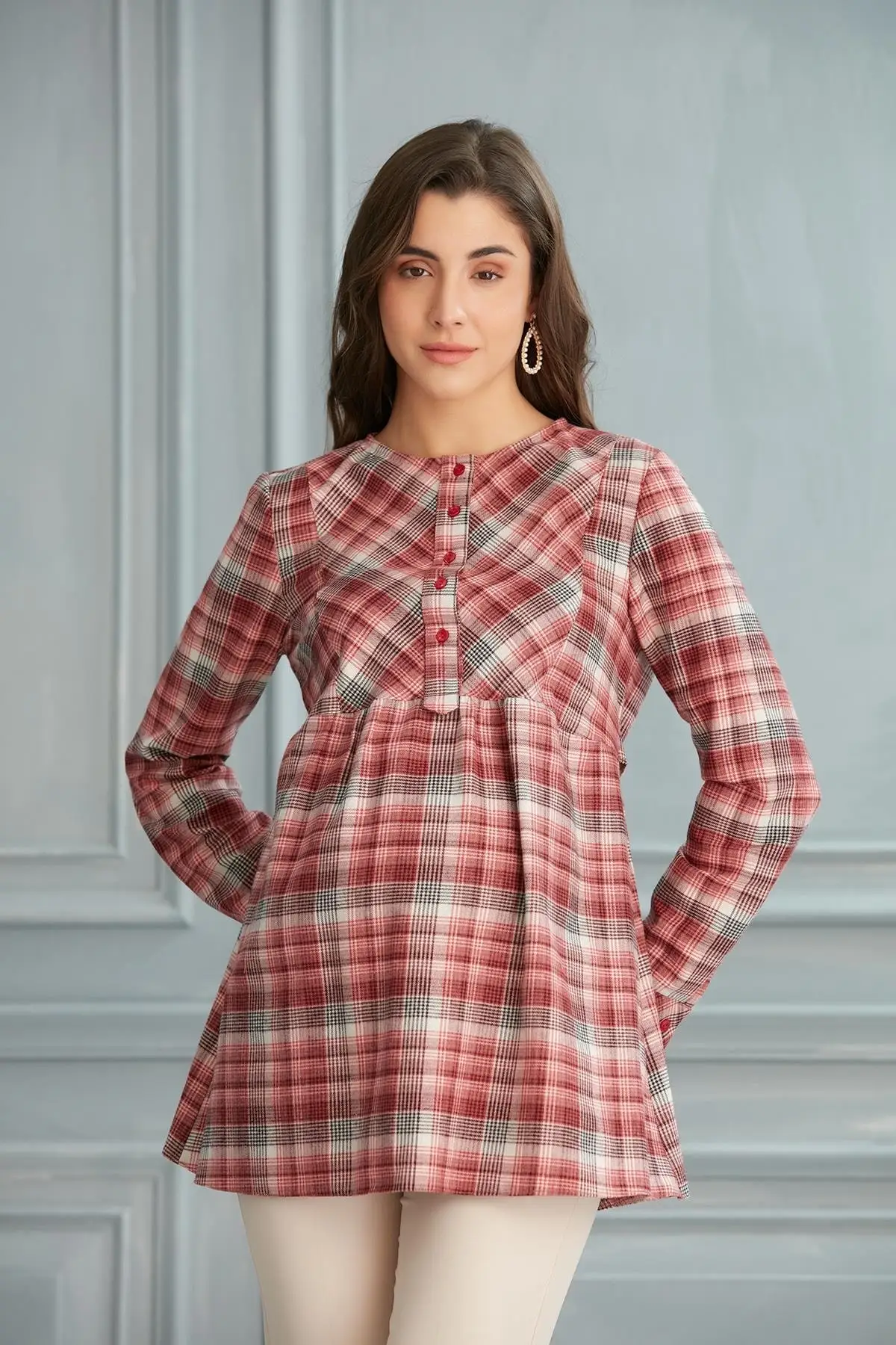 Рисунок 4 - Женская стильная клетчатая рубашка