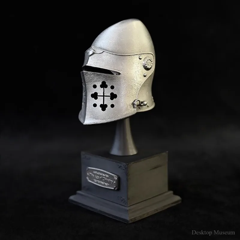 

Миниатюрный средневековый шлем из канифоли LTCP-306