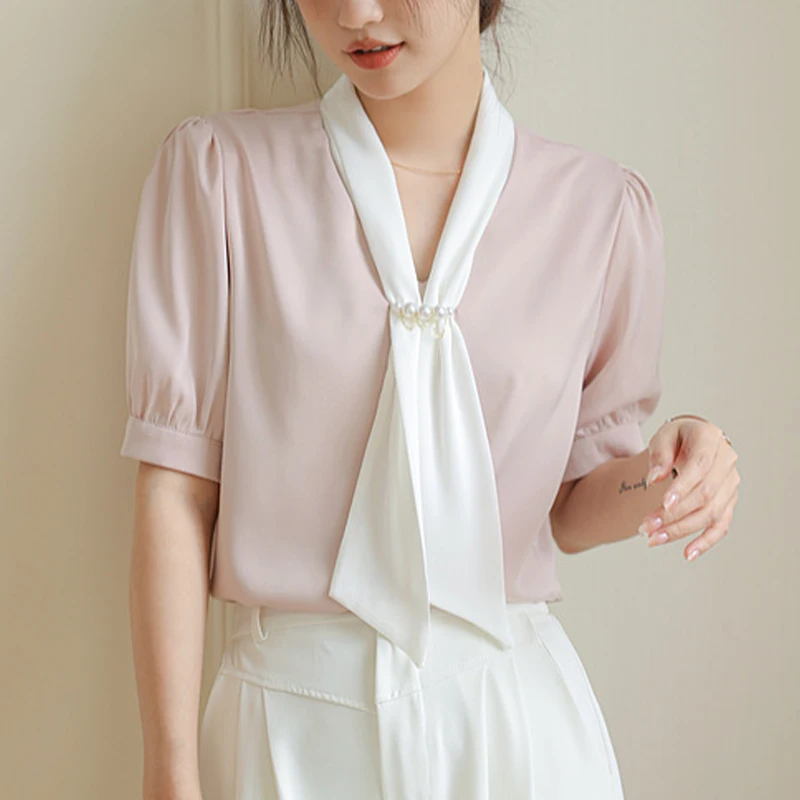 

Блузка женская шифоновая с коротким рукавом и V-образным вырезом