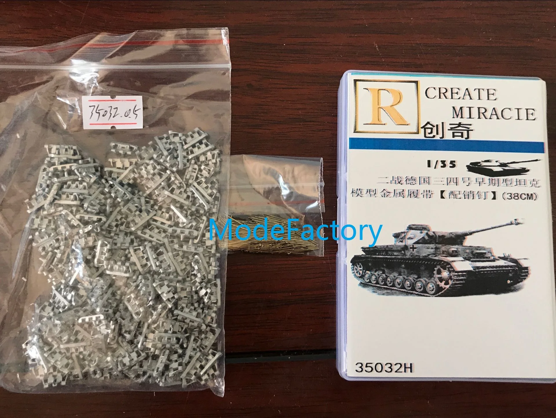 

R-Model CQ35032H 1/35 Metal Track and Metal Pin For Panzer III/IV 38CM