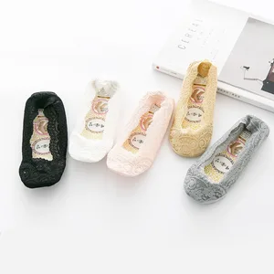 5 паркомпл. Модные женские летние сандалии для девушек, на плоской подошве, Стиль кружевное платье с цветочным рисунком короткие носки противоскользящие невидимые носки до лодыжки силикагель кружевные носки-башмачки