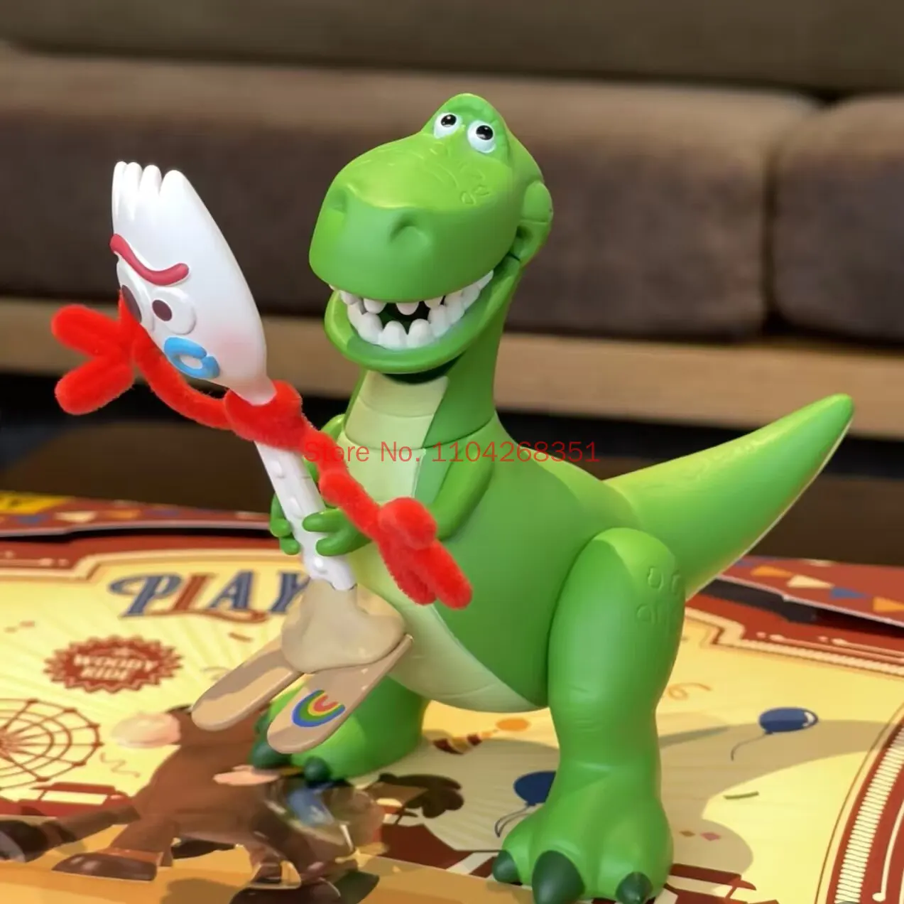 Фото Коллекционная фигурка Toptoy Disney Toy Story: Базз Лайтер к 30-летию, серия Playful Party, модель персонажа, подарок №5