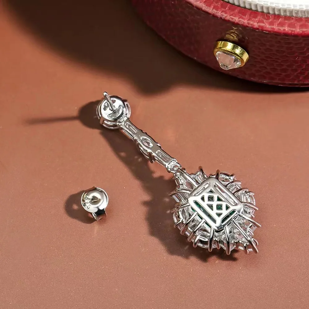 Женские серьги из серебра 925 пробы с изумрудом