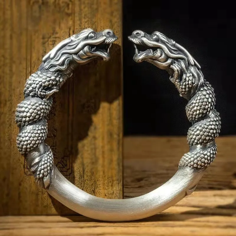 charming  silver Dragon, pearl, Seiko, men's hand ornament, double dragon and twist bracelet.