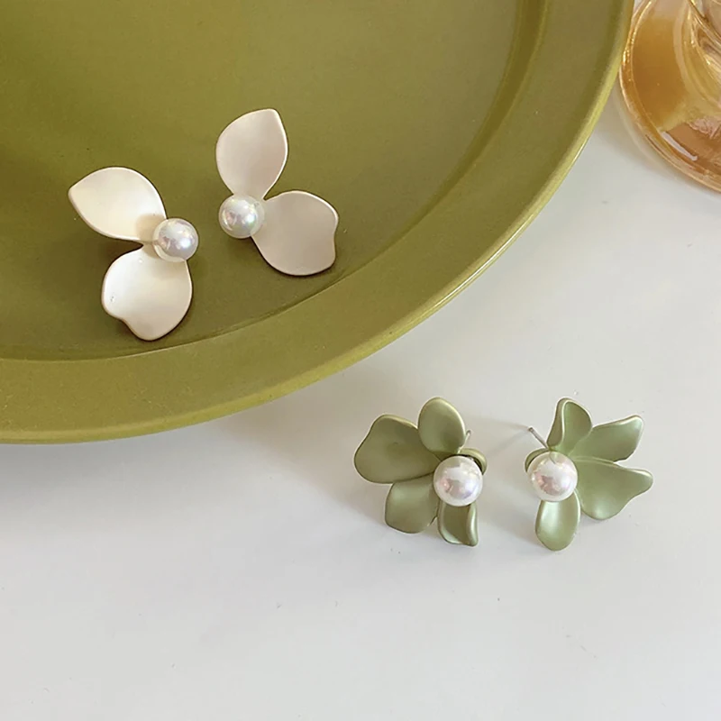 

Vintage Green White Petal Flower Earring Stud Women's Earring Teen Young Girl Japan Korean Fashion Jewelry Summer Accessories