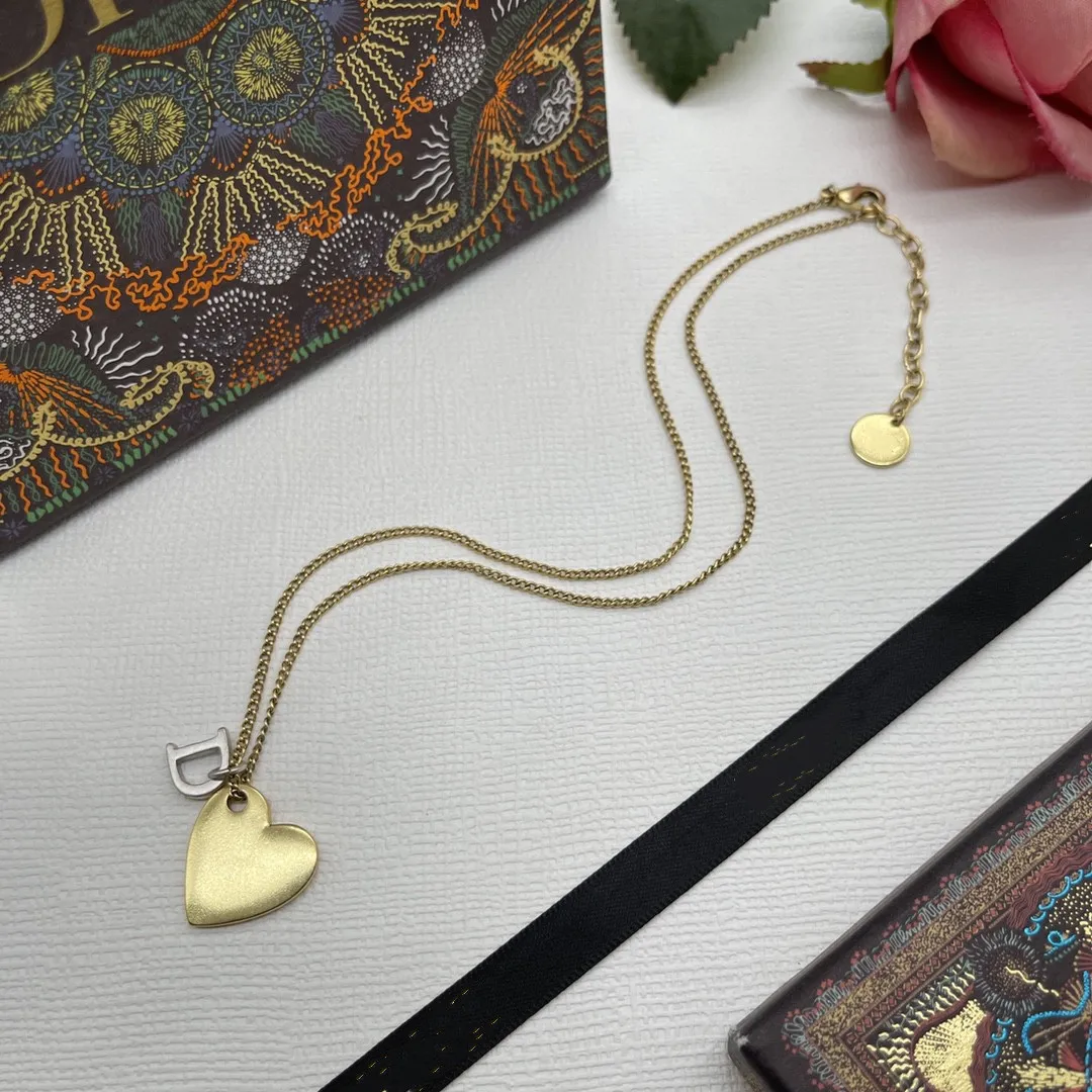 

Европейский и американский модный кулон с надписью Love ожерелье