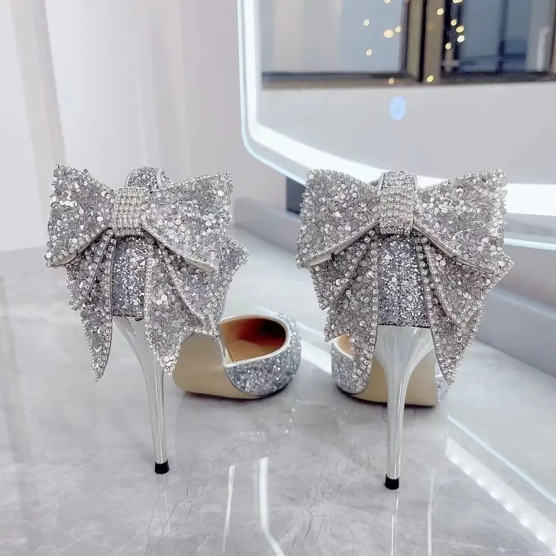 Женские туфли с острым носком свадебные бриллиантами и стразами женские на очень