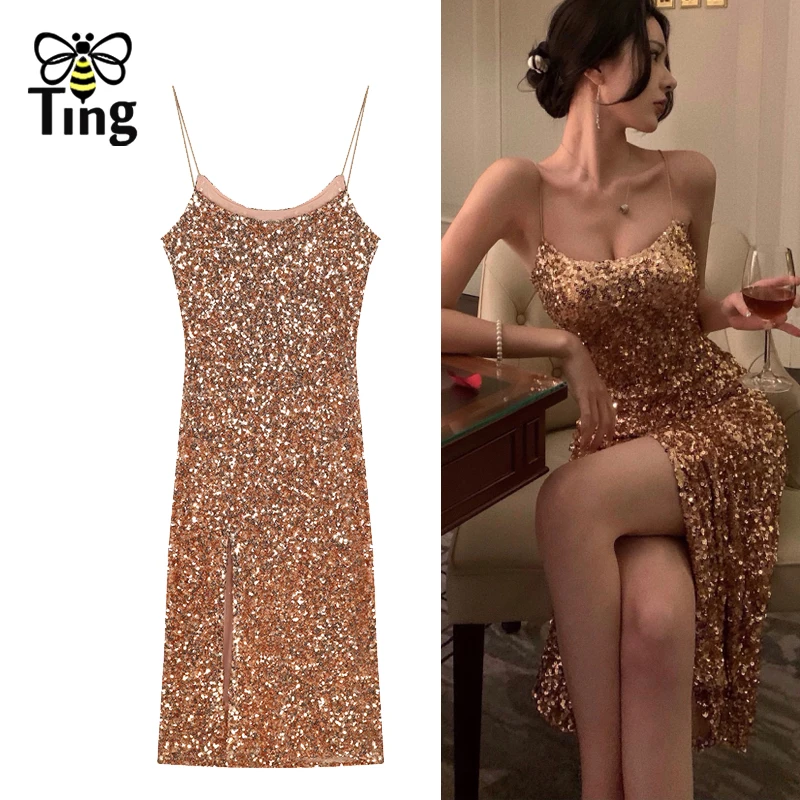 Женское платье с блестками и разрезом до колена |