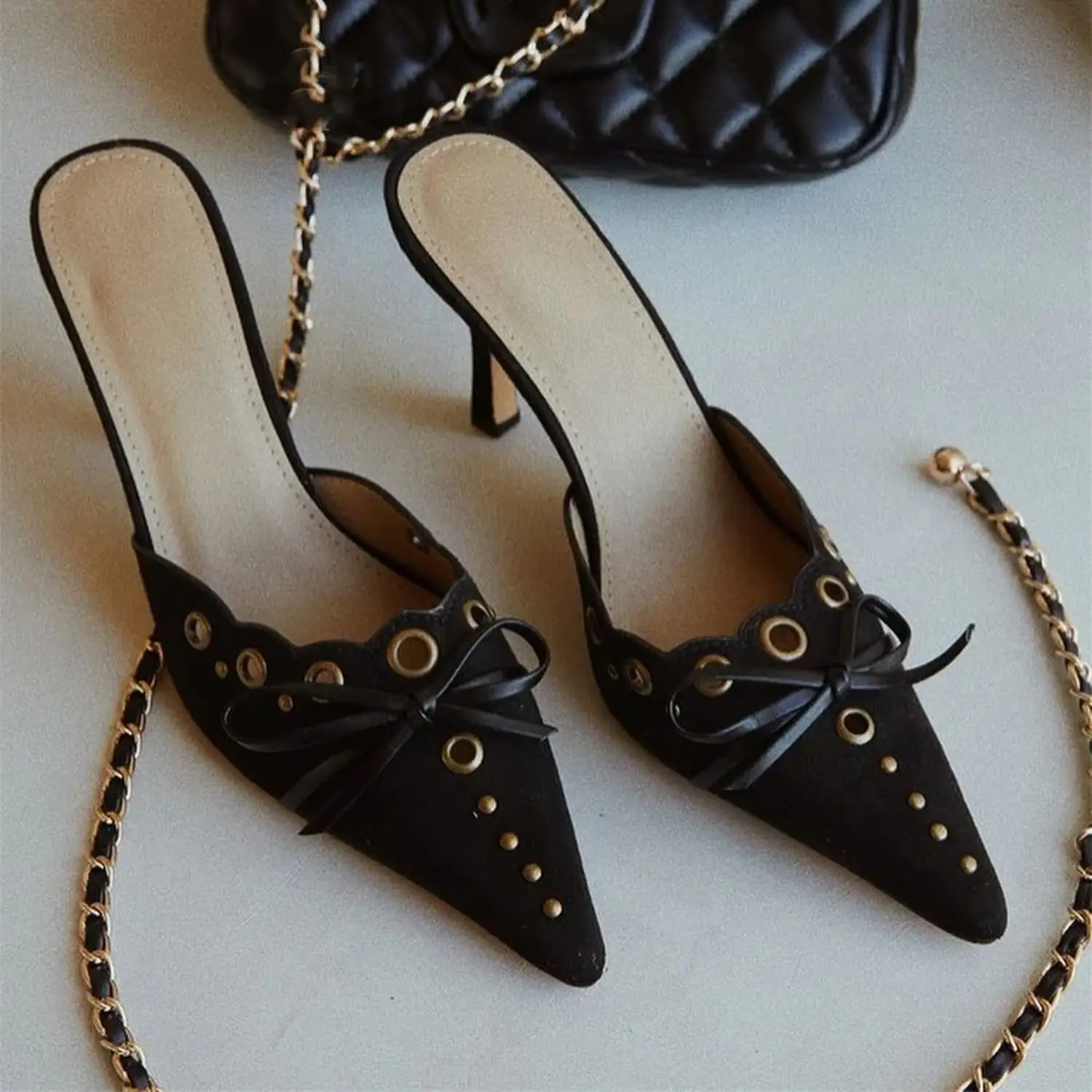 Замшевые туфли без задника на среднем каблуке заостренный носок классические