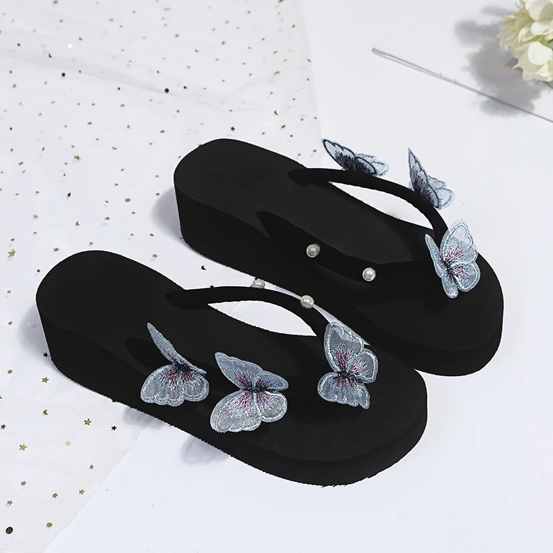 

Женские тапочки, Новинка лета 2022, стильные модные Универсальные шлепанцы на танкетке с толстой подошвой в форме бабочки, сандалии с клипсой в елочку