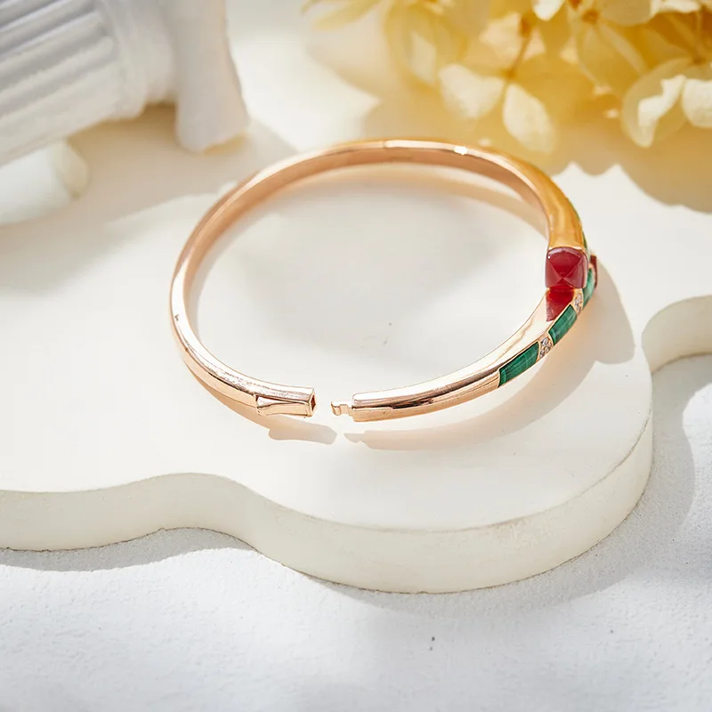 Золотой браслет с цирконами для женщин