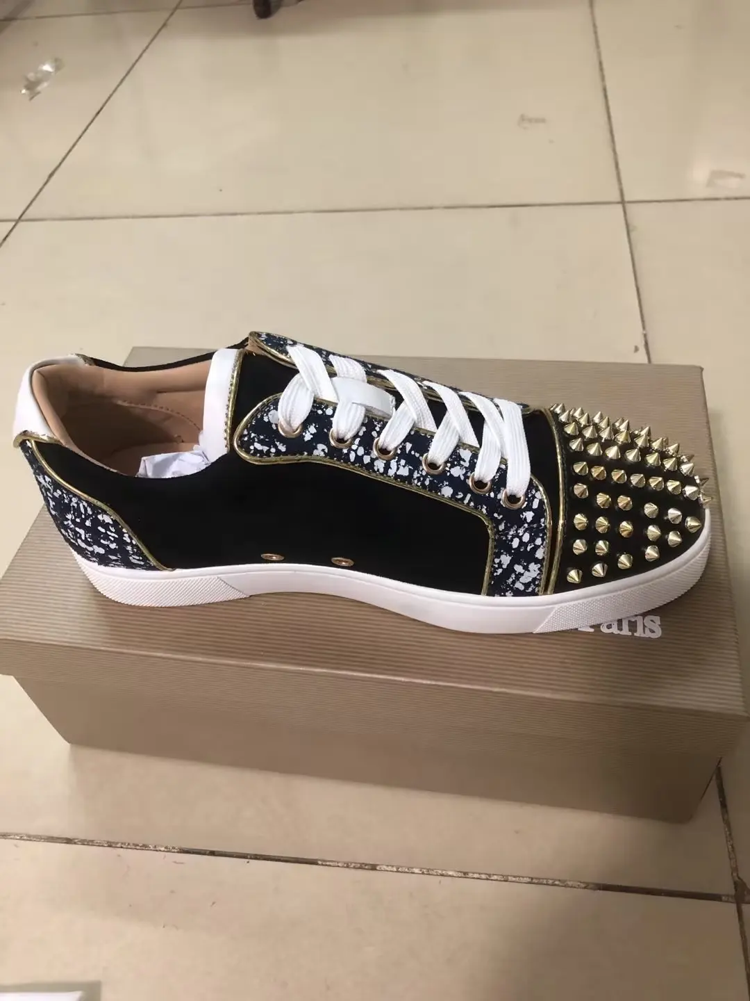 

Brand Real Black Leather Red Outsole Men's Women's Shoes Rhinestone Rivets Flats Casual Sneakers Designer Unisex