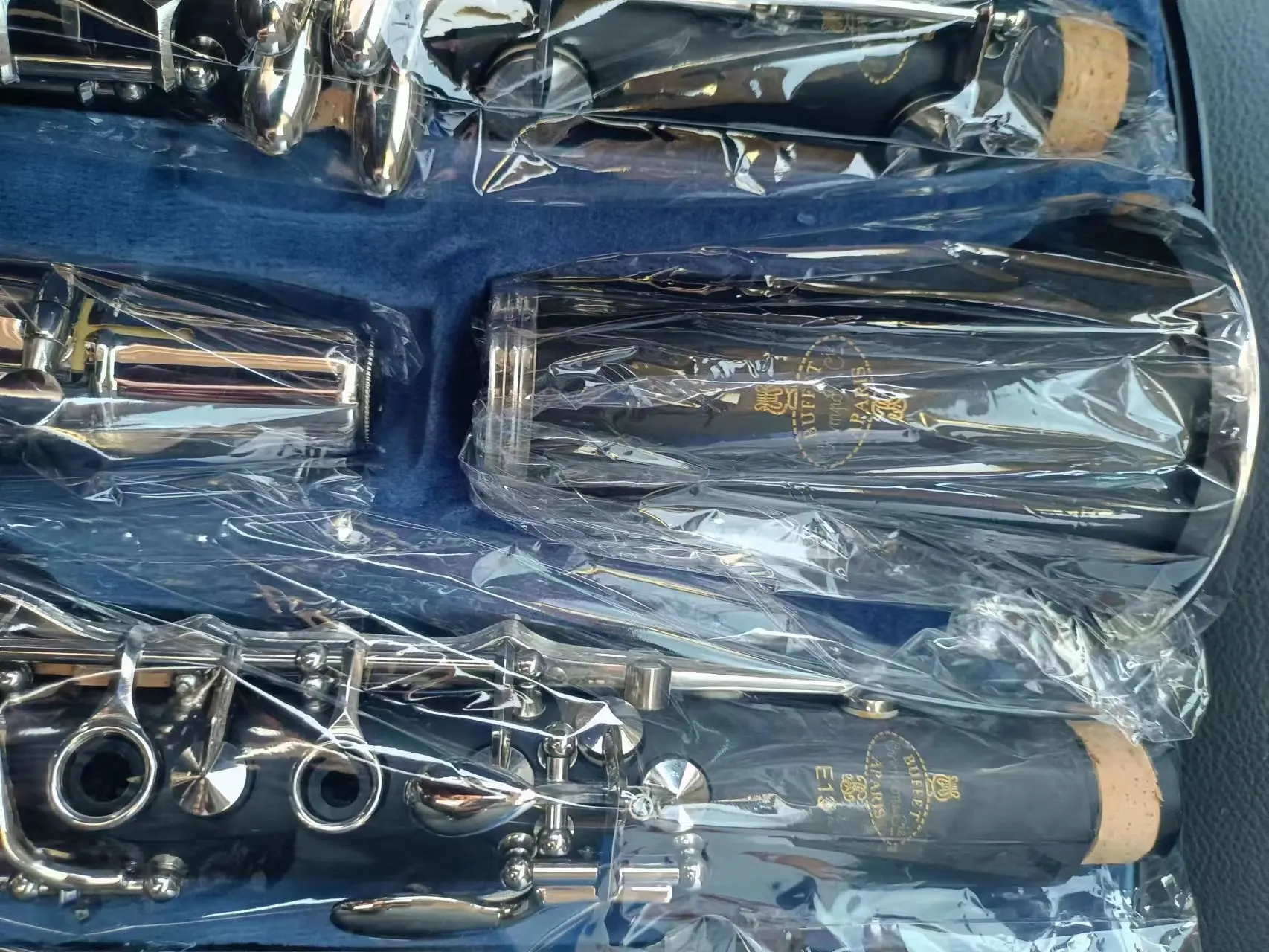 Студенческий кларнет с никелированными ключами в комплекте-мундштук и жесткий чехол с плюшевой подкладкой