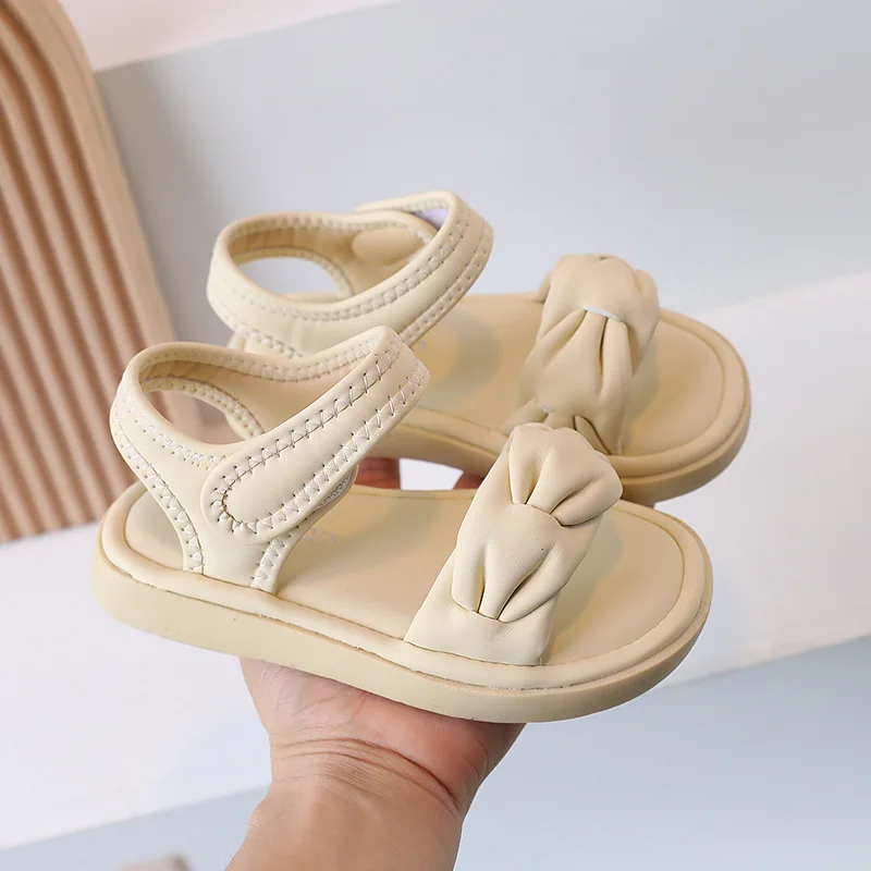 

Girls Sandals Cute 2023 Summer New Kids Shoes Drop Shipping Beach Shoes Flats Hook & Loop Children Shoes PU Flats Pleated Simple