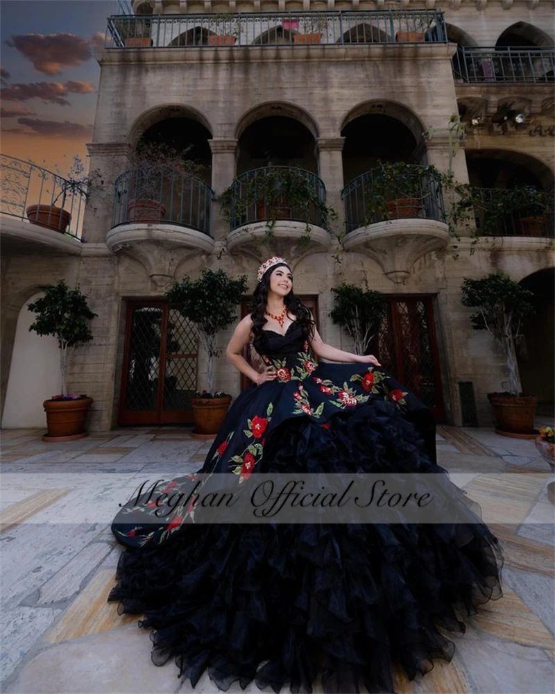 Фото Черное милое платье Quinceanera 2024, платье для выпускного вечера с аппликацией, бальное платье с оборками, многоуровневое пышное роскошное сладкое платье 16 15 по индивидуальному заказу №5