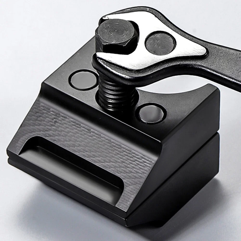 Инструмент для удаления пружинной стойки. Автомобильное оборудование.