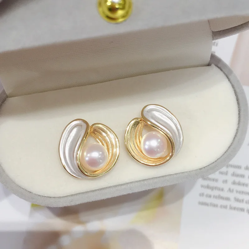 

French Court Natural Freshwater Pearl Earrings Female 18K Gold-plated Sterling Silver Earpins Banquet Dress Jewelry Gift Craft