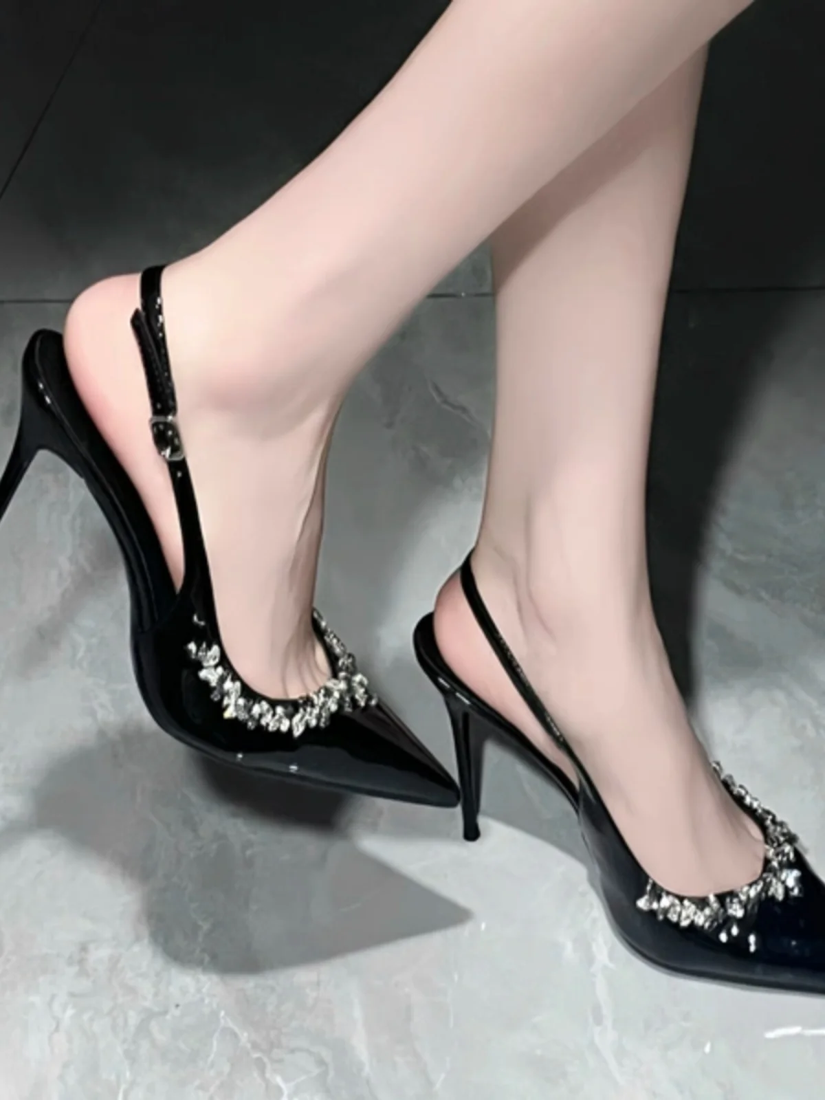 2024 сандалии туфли с закрытым носком летний костюм на каблуке женский бежевый