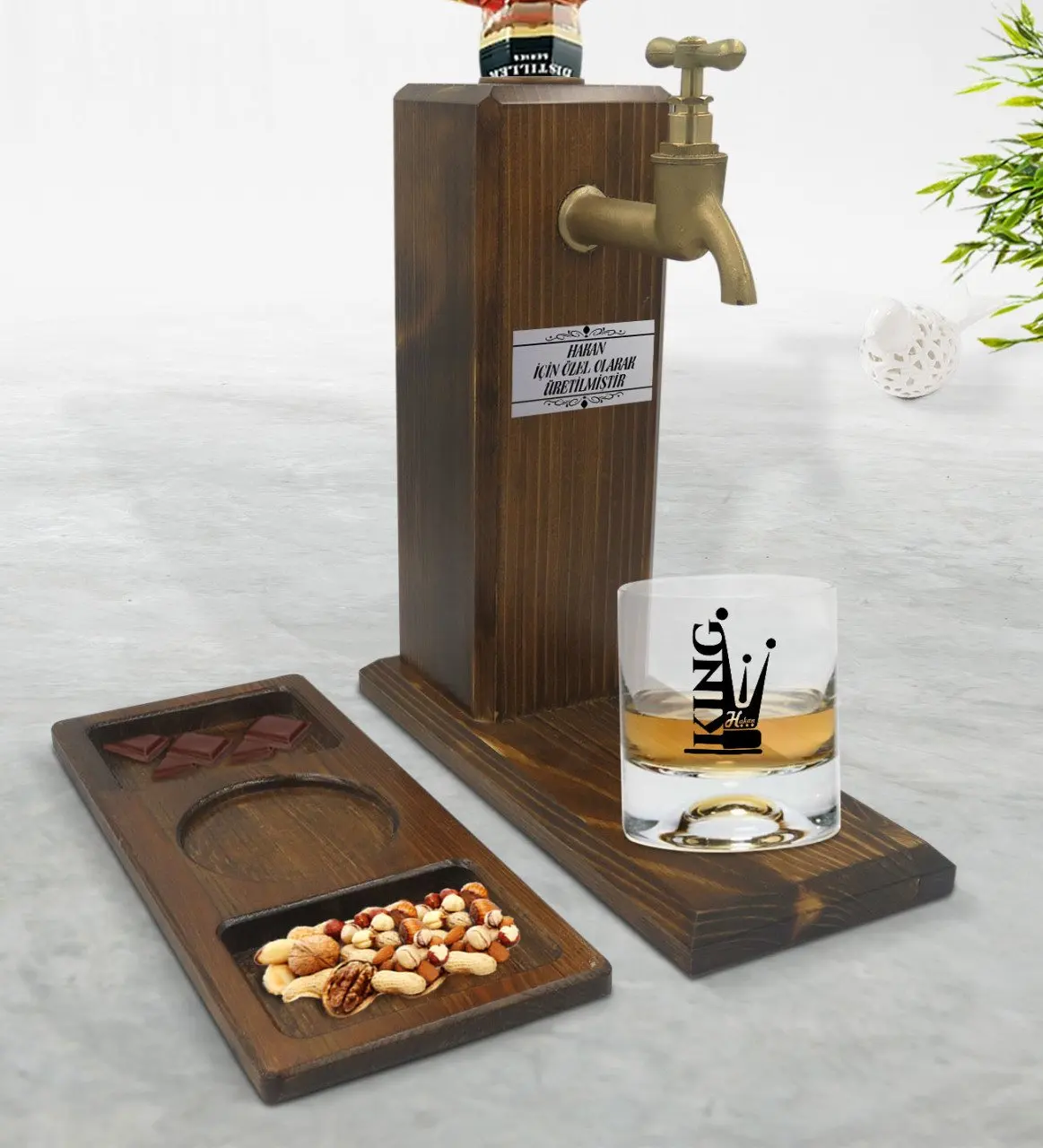 

Personalized Custom King Design Whisky Cup & Tap Natural Wood Stand & Solid Wood Rectangle Presentation Tabağı Confectionary Hediy