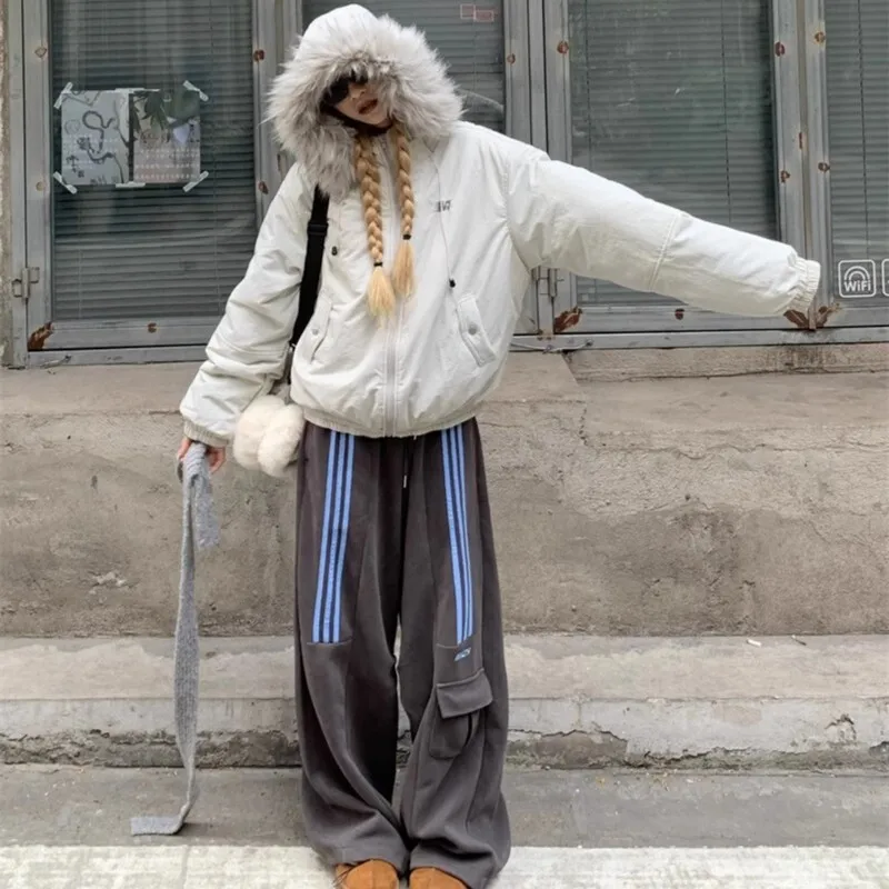 Женская хлопковая куртка с капюшоном со съемным меховым воротником