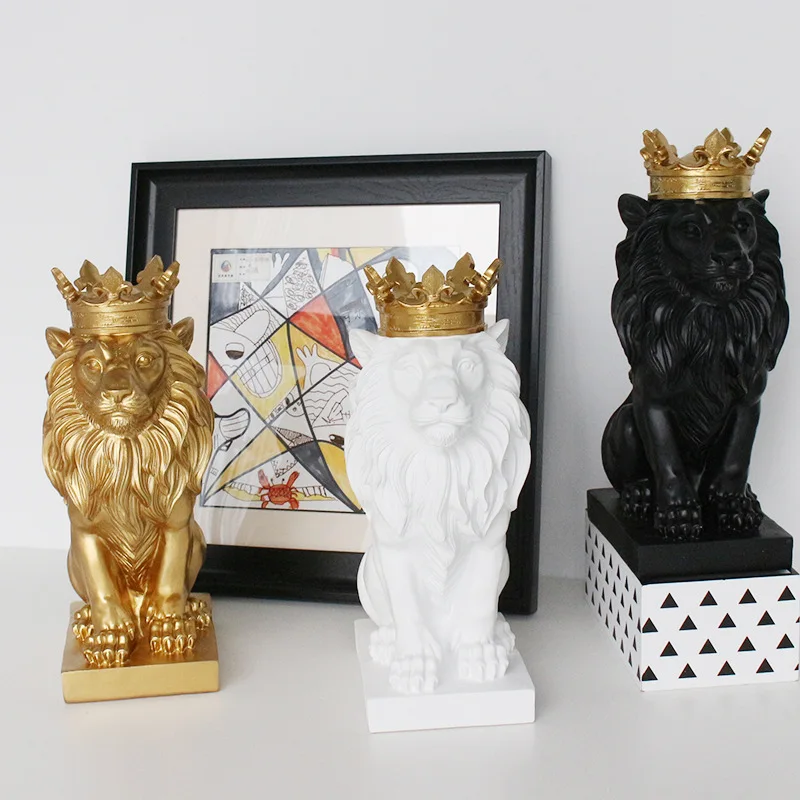 North European and American crown lion resin fashion simple black and white ornaments crown lion resin pendulum desk decoration