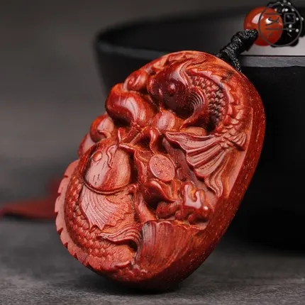 

Exquisite lobular rosewood annual fish pendant