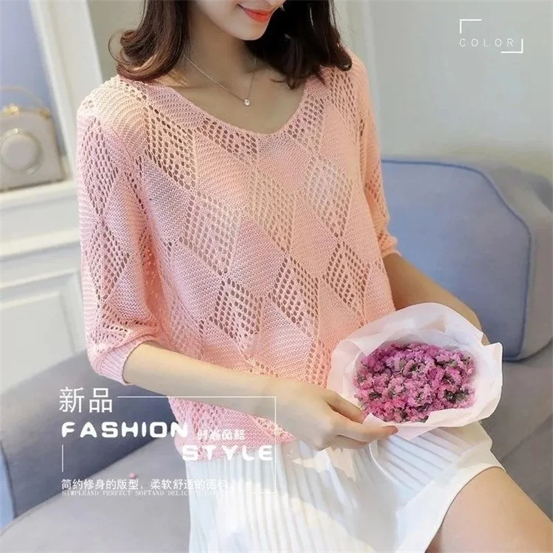 Женский трикотажный пуловер с V-образным вырезом и рукавом средней длины