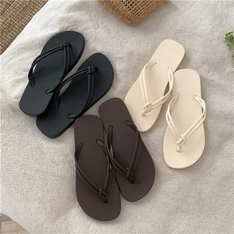 Korean style ins fashion casual flip-flops female summer wear non-slip bath flip-flops sandals beach shoes