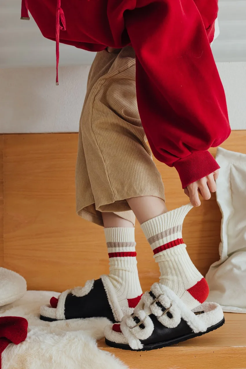 Fashion Autumn Warm Winter Socks Simple High Quality Cotton Socks New Casual Striped White Red Socks Set 5 Pairs for Women