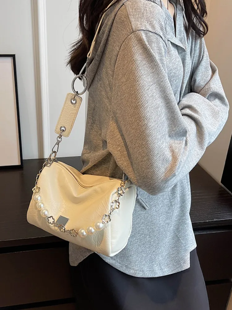

Summer Pearl Chain Simple Style Crossbody Bags Luxury Designer New Pillow Shoulder For Women Fashion Versatile Leather Handbags