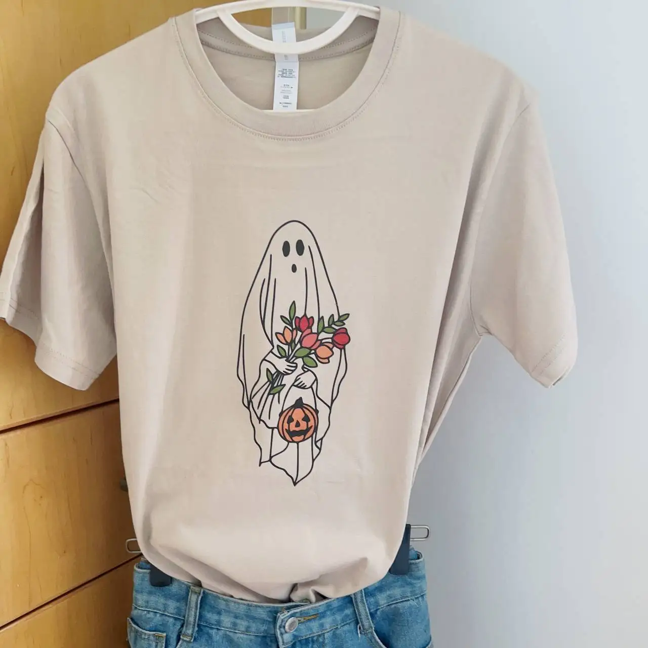 

Женская футболка в стиле ретро, белая Повседневная футболка большого размера с цветочным принтом и привидением, Пляжная футболка для отпуска, на лето